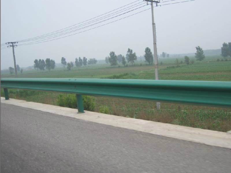 道路護(hù)欄有哪些優(yōu)勢(shì)？