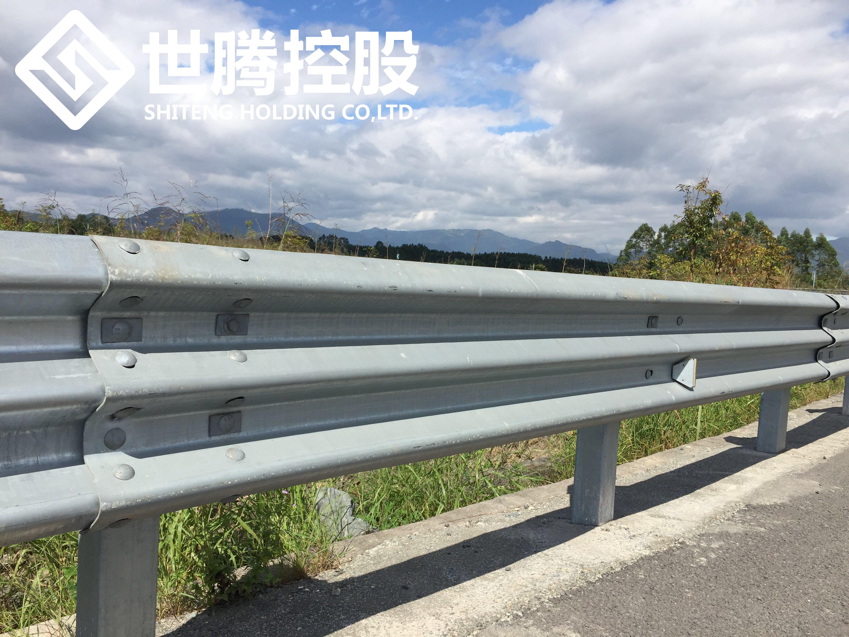 應(yīng)該如何進(jìn)行規(guī)范化設(shè)置道路護(hù)欄？